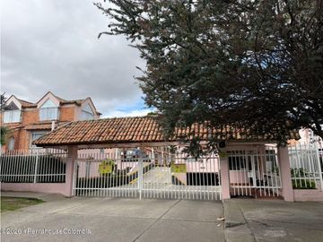 Casa en Bogotá (Bogota D.C.) RAH CO: 26-792