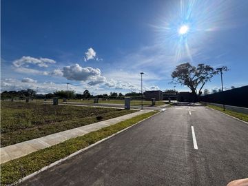 Venta lote residencial en Llanogrande para construir en unidad cerrada
