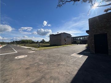 Venta lote residencial en Llanogrande para construir en unidad cerrada