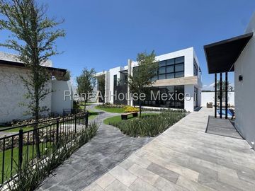 Zire Casa en Venta | Acabados de Lujo y Cocina con Granito RAH1075