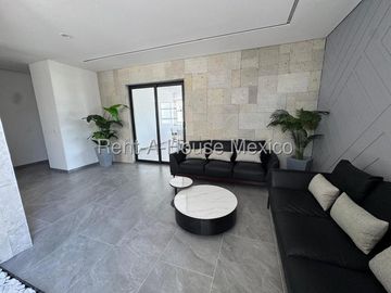 Zire Casa en Venta | Acabados de Lujo y Cocina con Granito RAH1075