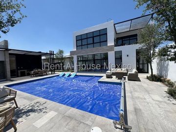 Zire Casa en Venta | Acabados de Lujo y Cocina con Granito RAH1075