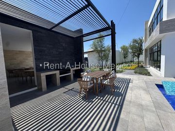 Zire Casa en Venta | Acabados de Lujo y Cocina con Granito RAH1075