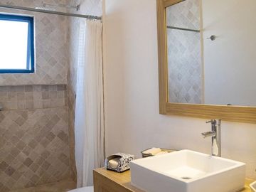 CASA EN VENTA AMUEBLADA EN LA ESCONDIDA