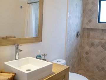 CASA EN VENTA AMUEBLADA EN LA ESCONDIDA