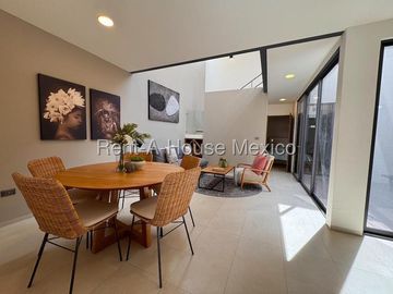 Casa en Venta en Zire | Doble Altura y 3 Recámaras RAH2331