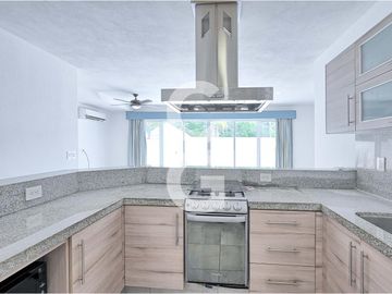 Departamento en Venta y Renta en Cancún en Cumbres Taina con Amplia Terraza