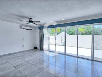 Departamento en Venta y Renta en Cancún en Cumbres Taina con Amplia Terraza