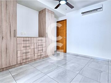 Departamento en Venta y Renta en Cancún en Cumbres Taina con Amplia Terraza