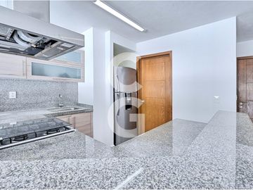 Departamento en Venta y Renta en Cancún en Cumbres Taina con Amplia Terraza