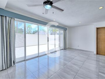 Departamento en Venta y Renta en Cancún en Cumbres Taina con Amplia Terraza