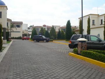 VENTA/RENTA DE CASA EN RESIDENCIAL CASA DEL VALLE EN METEPEC