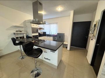 RENTA CASA EN ARBOLADA BY CUMBRES AV HUAYACAN CANCUN