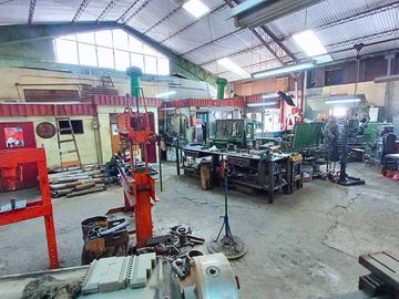PROPIEDAD ESQUINA  SE VENDE  SEMI INDUSTRIAL  EST CENTRAL