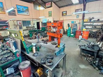 PROPIEDAD ESQUINA  SE VENDE  SEMI INDUSTRIAL  EST CENTRAL