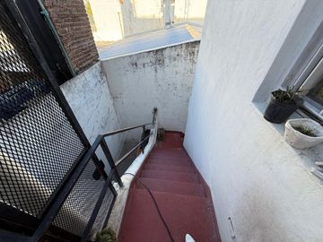 VENTA PH 2 DEPARTAMENTOS UN DORMITORIO CON PATIO