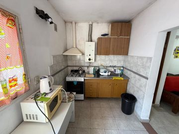 VENTA PH 2 DEPARTAMENTOS UN DORMITORIO CON PATIO