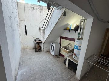 VENTA PH 2 DEPARTAMENTOS UN DORMITORIO CON PATIO