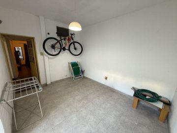 VENTA PH 2 DEPARTAMENTOS UN DORMITORIO CON PATIO