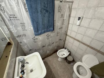 VENTA PH 2 DEPARTAMENTOS UN DORMITORIO CON PATIO