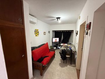 VENTA PH 2 DEPARTAMENTOS UN DORMITORIO CON PATIO