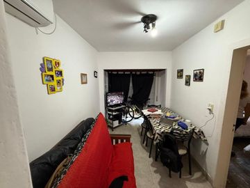 VENTA PH 2 DEPARTAMENTOS UN DORMITORIO CON PATIO