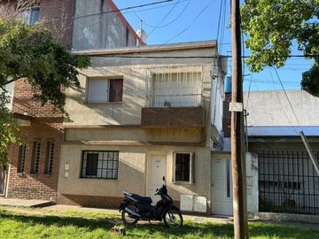 VENTA PH 2 DEPARTAMENTOS UN DORMITORIO CON PATIO