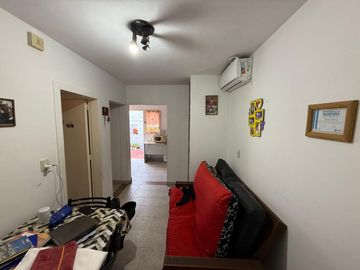 VENTA PH 2 DEPARTAMENTOS UN DORMITORIO CON PATIO