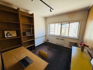 Venta oficina 3 amb en Microcentro con baulera