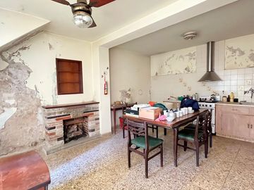 VENTA CASA LOTE PROPIO A REFACCIONAR VILLA URQUIZA