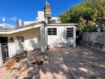 VENTA CASA LOTE PROPIO A REFACCIONAR VILLA URQUIZA