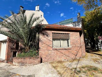 VENTA CASA LOTE PROPIO A REFACCIONAR VILLA URQUIZA