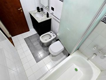 Venta Piso de Categoría con Balcón  y Cochera