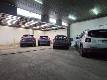 Venta Piso de Categoría con Balcón  y Cochera