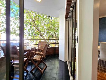 Venta Piso de Categoría con Balcón  y Cochera
