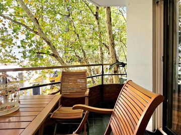 Venta Piso de Categoría con Balcón  y Cochera