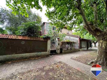 CASA y  3 LOCALES SOBRE 3 TERRENOS  EN LAS HERAS