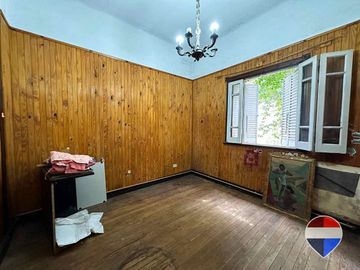 CASA y  3 LOCALES SOBRE 3 TERRENOS  EN LAS HERAS