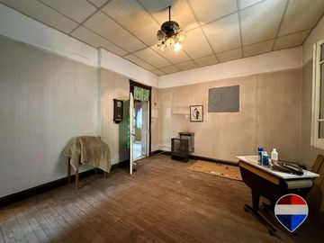 CASA y  3 LOCALES SOBRE 3 TERRENOS  EN LAS HERAS