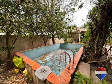 CASA y  3 LOCALES SOBRE 3 TERRENOS  EN LAS HERAS