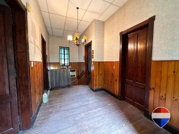 CASA y  3 LOCALES SOBRE 3 TERRENOS  EN LAS HERAS