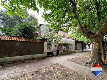 CASA y  3 LOCALES SOBRE 3 TERRENOS  EN LAS HERAS