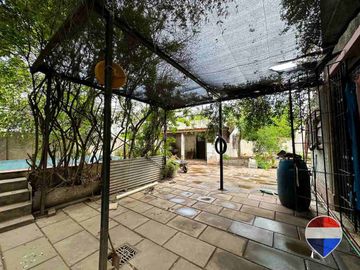 CASA y  3 LOCALES SOBRE 3 TERRENOS  EN LAS HERAS