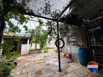 CASA y  3 LOCALES SOBRE 3 TERRENOS  EN LAS HERAS
