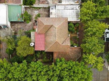 CASA y  3 LOCALES SOBRE 3 TERRENOS  EN LAS HERAS