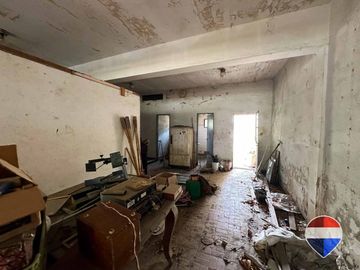 CASA y  3 LOCALES SOBRE 3 TERRENOS  EN LAS HERAS