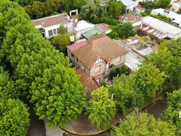CASA y  3 LOCALES SOBRE 3 TERRENOS  EN LAS HERAS