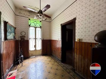 CASA y  3 LOCALES SOBRE 3 TERRENOS  EN LAS HERAS