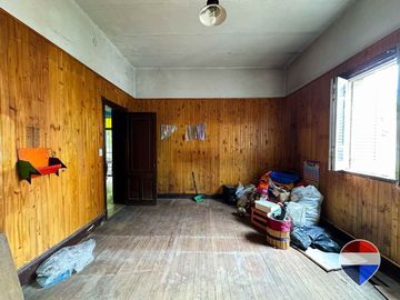 CASA y  3 LOCALES SOBRE 3 TERRENOS  EN LAS HERAS