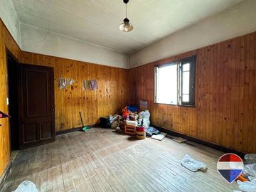 CASA y  3 LOCALES SOBRE 3 TERRENOS  EN LAS HERAS
